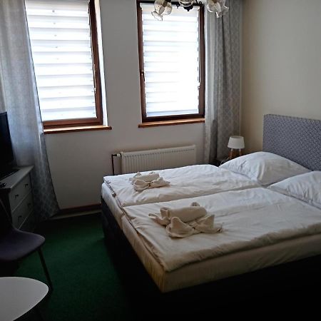 Hotel Waldhof Jirikov  Esterno foto