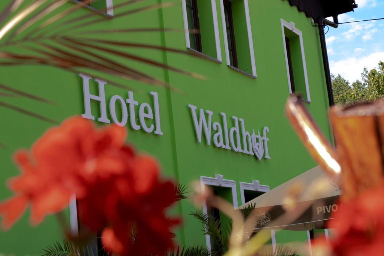 Hotel Waldhof Jirikov  Esterno foto