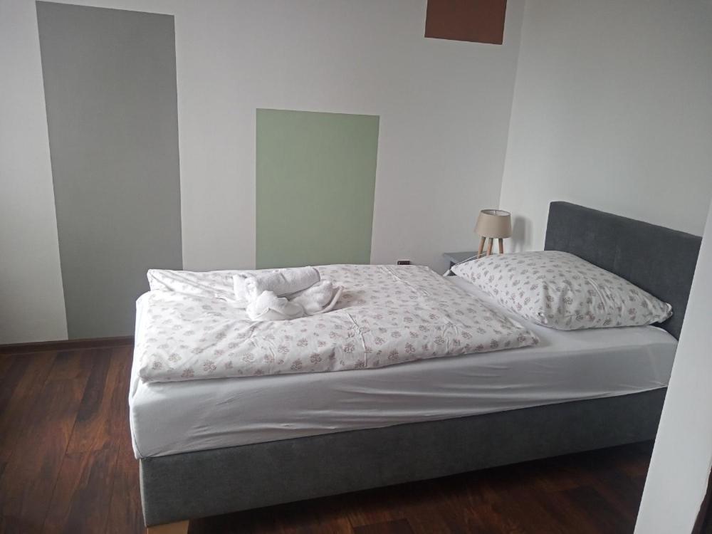 Hotel Waldhof Jirikov  Esterno foto