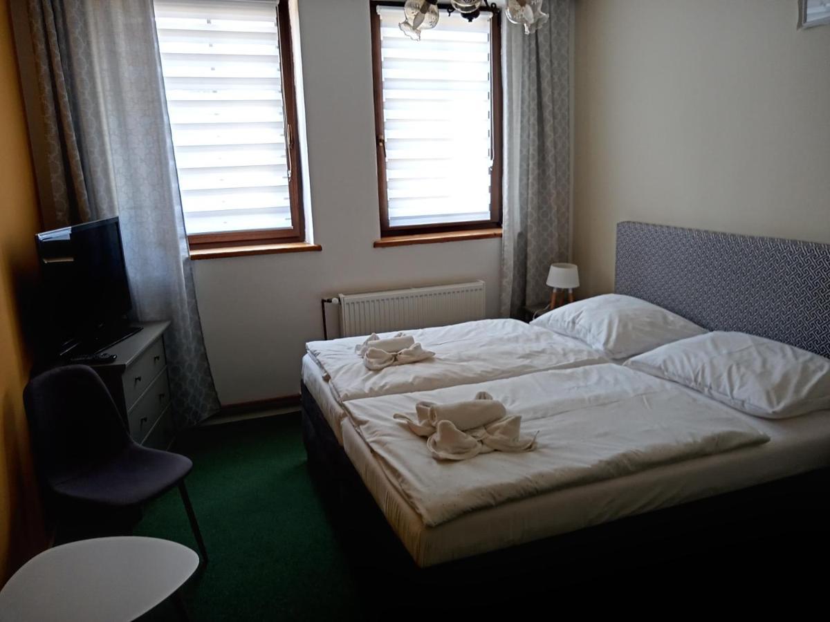 Hotel Waldhof Jirikov  Esterno foto